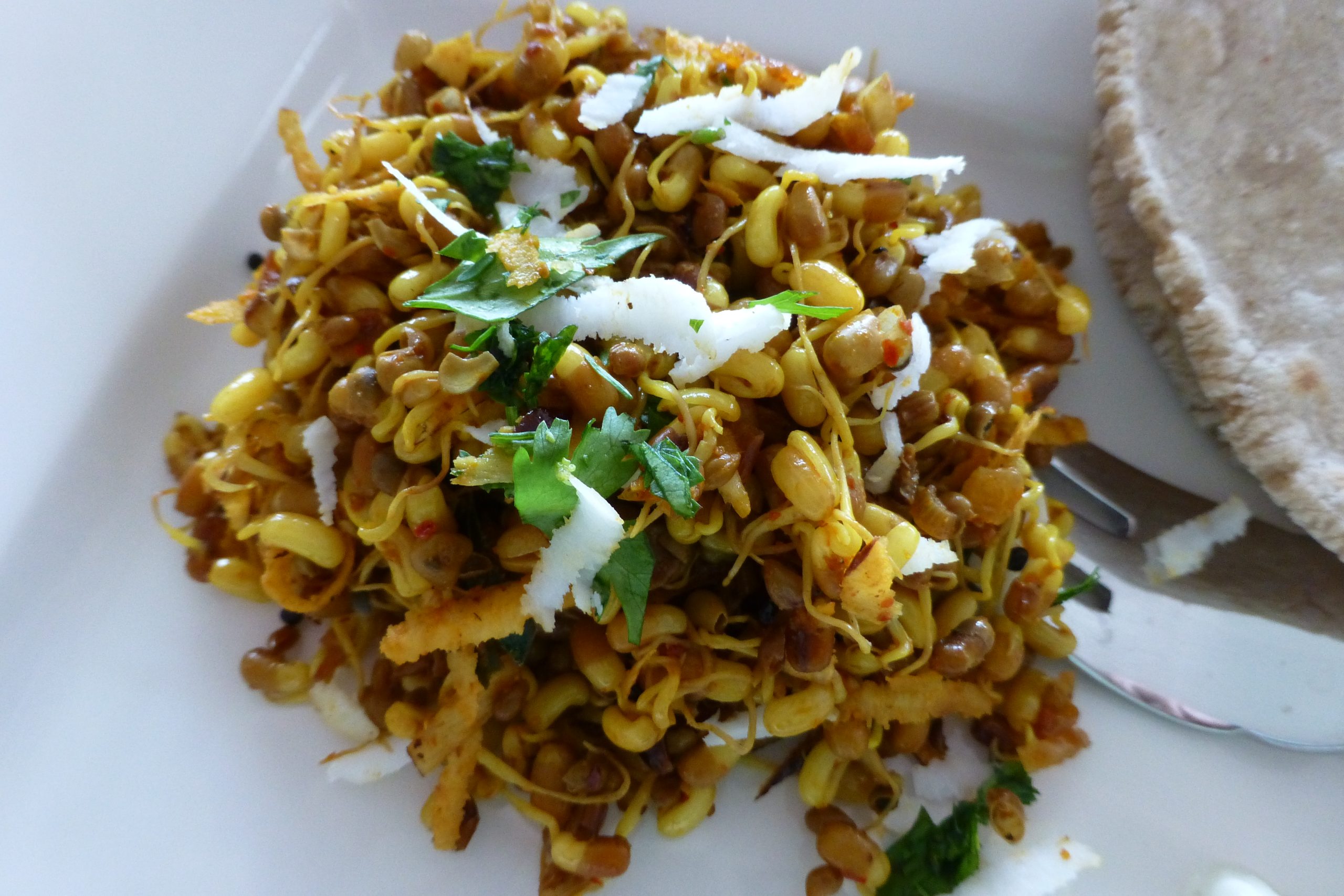 Matki Chi Usal – A Maharashtrian Sprouted Beans Dish
